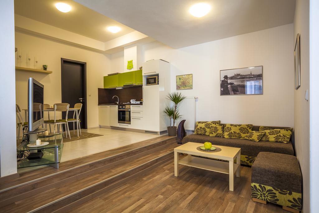 Stay In City Apartment Bastova Братислава Экстерьер фото