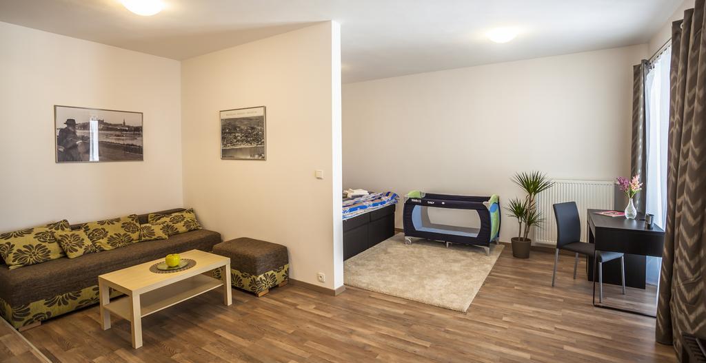 Stay In City Apartment Bastova Братислава Экстерьер фото