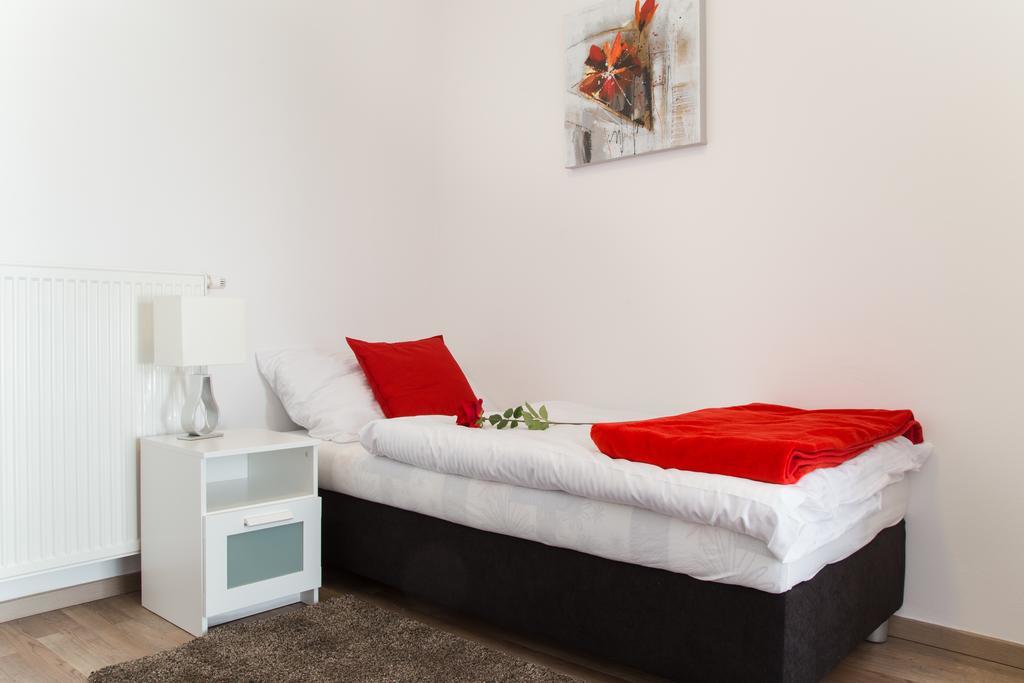 Stay In City Apartment Bastova Братислава Экстерьер фото