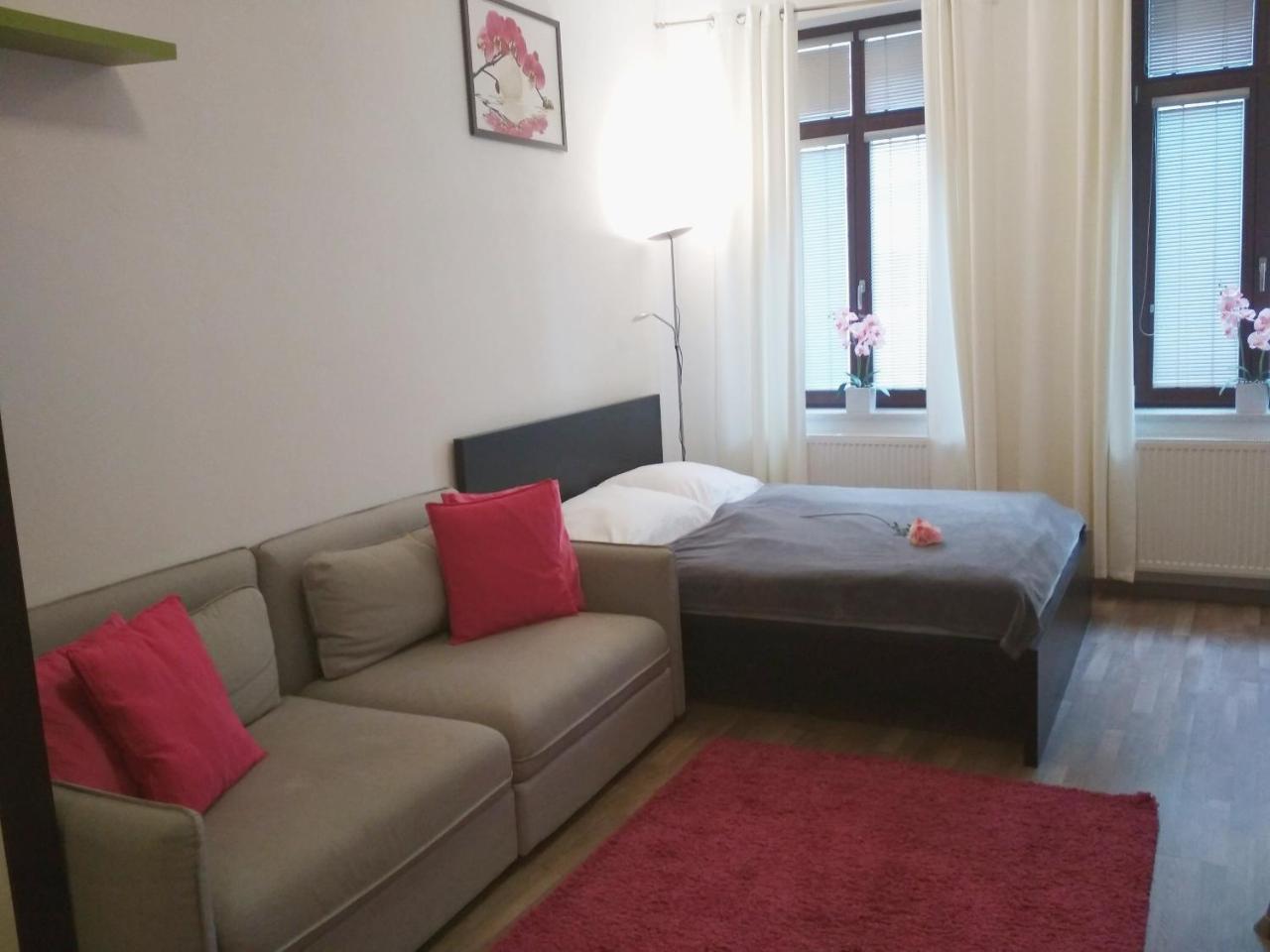 Stay In City Apartment Bastova Братислава Экстерьер фото