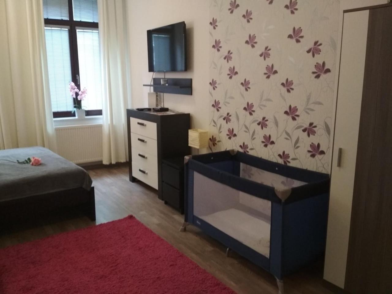 Stay In City Apartment Bastova Братислава Экстерьер фото